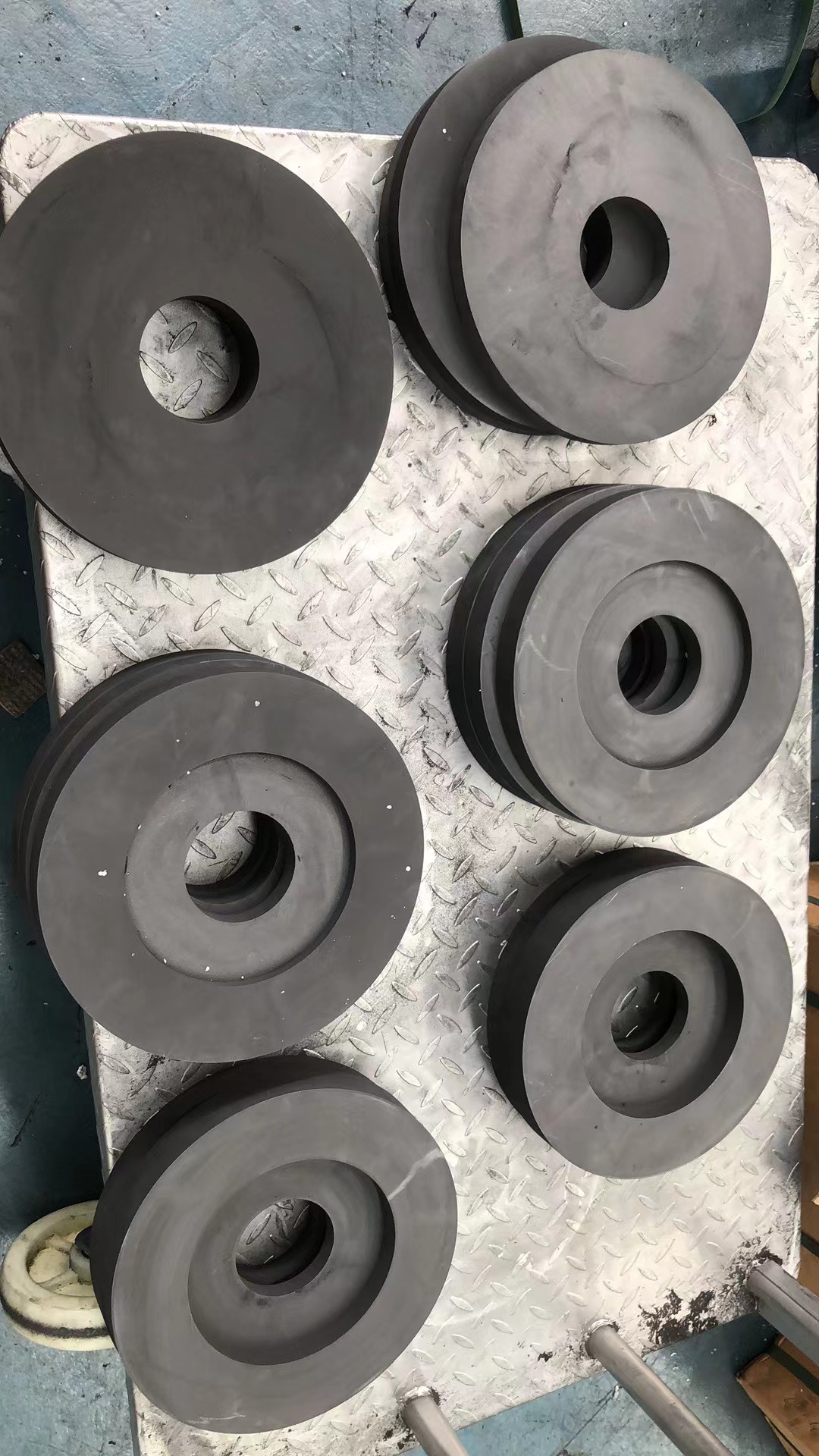  EDM machining graphite blocks