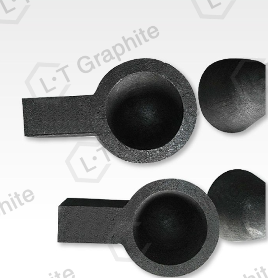 Graphite spoon for transferring metal liquids