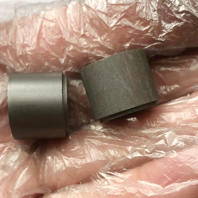 Machining High-precision Graphite Pistons Used for Weaving Machine Traction