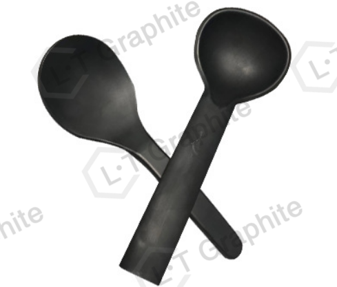 Graphite spoon for transferring metal liquids