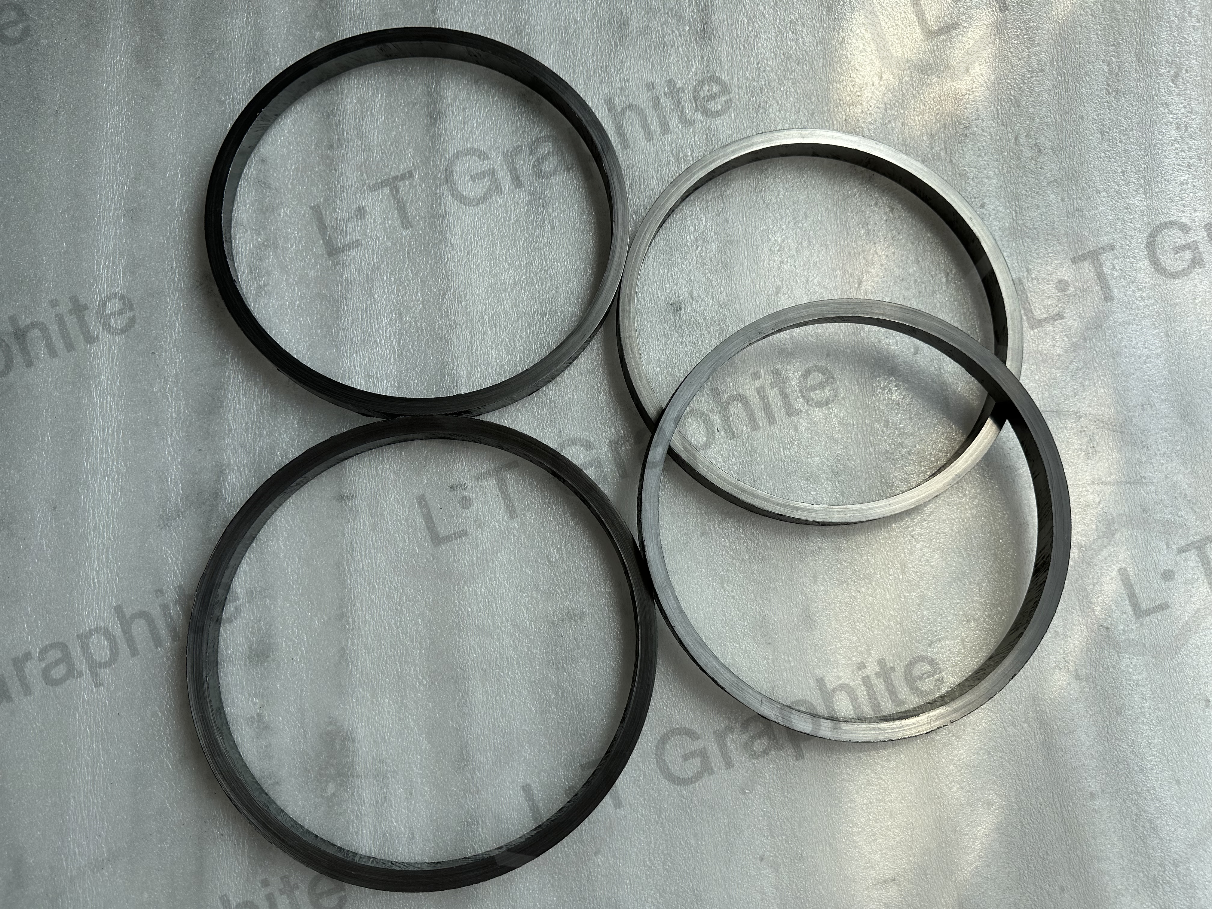 Flexible graphite sealing ring