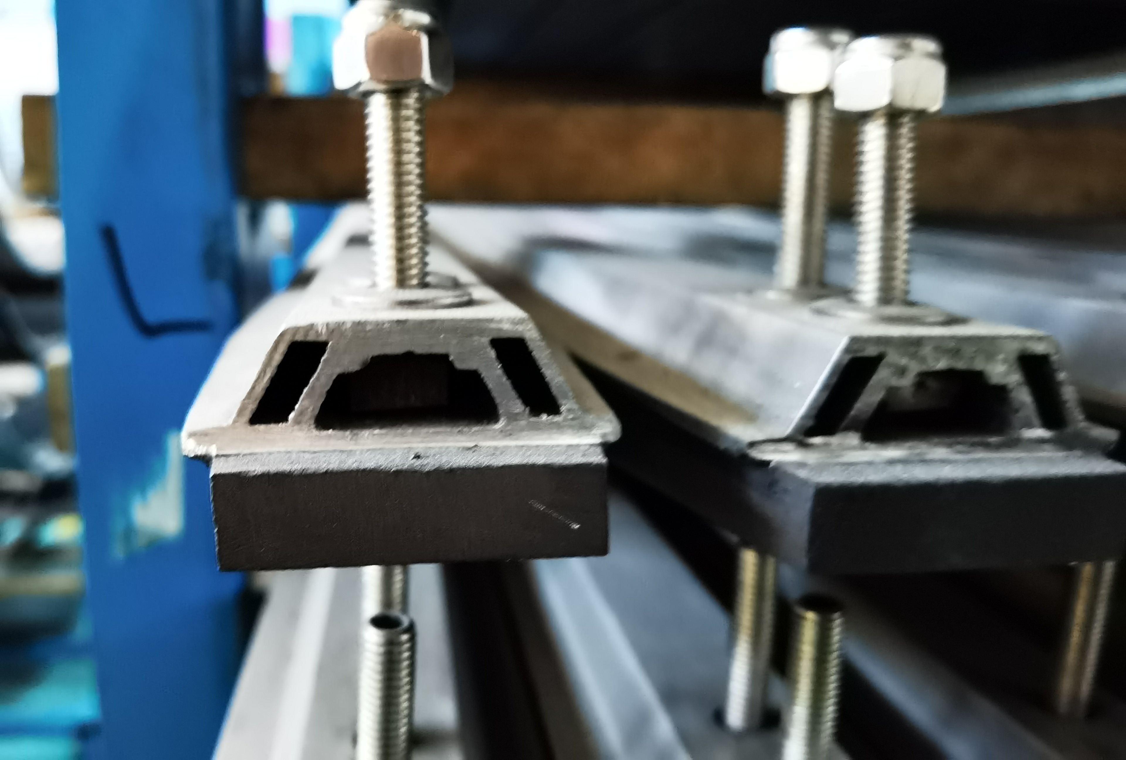 32% Cu Impregnated Graphite Scrubber Applied on High Speed Train Pantograph