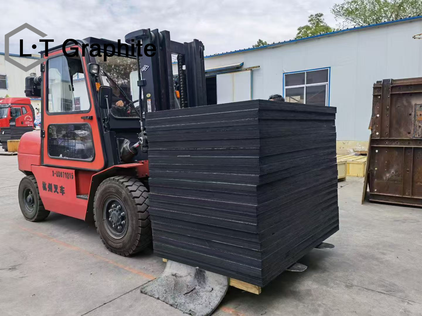 Pan-Based Graphite Felt Used as The Negative Electrode Material in Vanadium-Ion Batteries