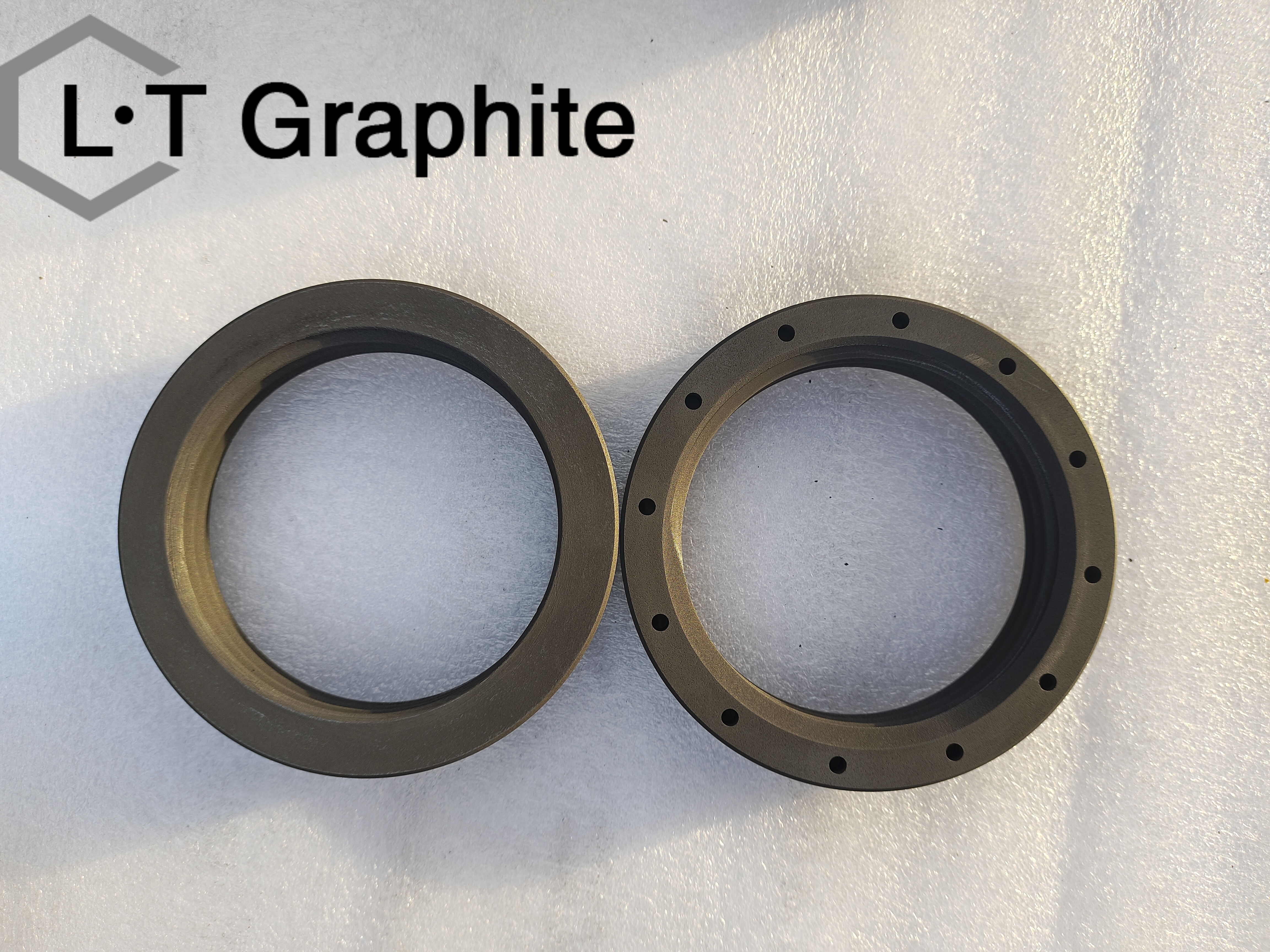 Graphite and metallic silver 1+1＞2